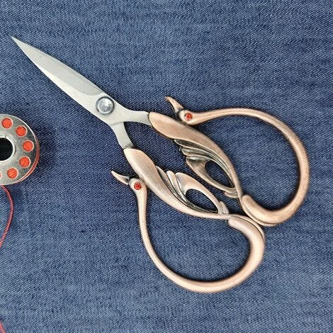 FUIENKO Schwan Design Edelstahl Antike Schere Haushalts Produkte Häutchen Schere Sewing Supplies Handwerk Schere Stoff Schneiden,Gold 4 FUIENKO Schwan Design Edelstahl Antike Schere Haushalts Produkte Häutchen Schere Sewing Supplies Handwerk Schere Stoff Schneiden,Gold – Bild 4